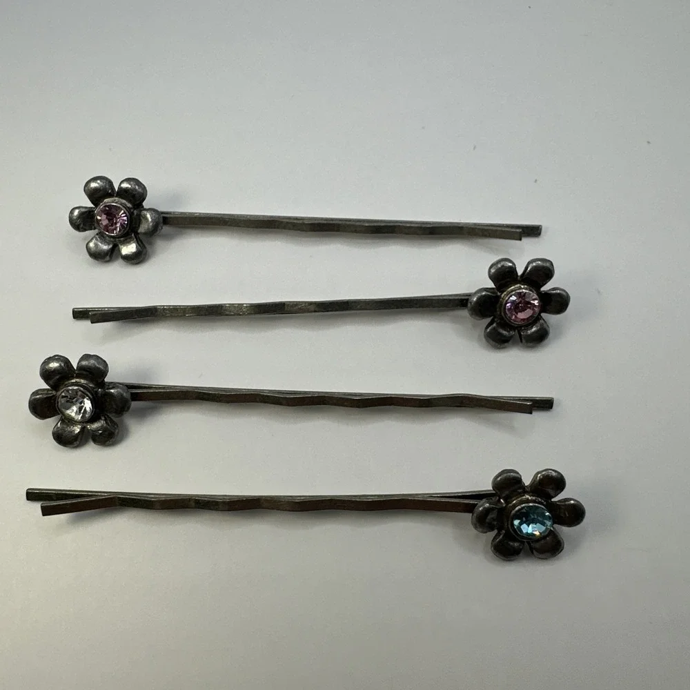 Vintage Y2K Flower Bobby‎ Pins accented with central rhinestone